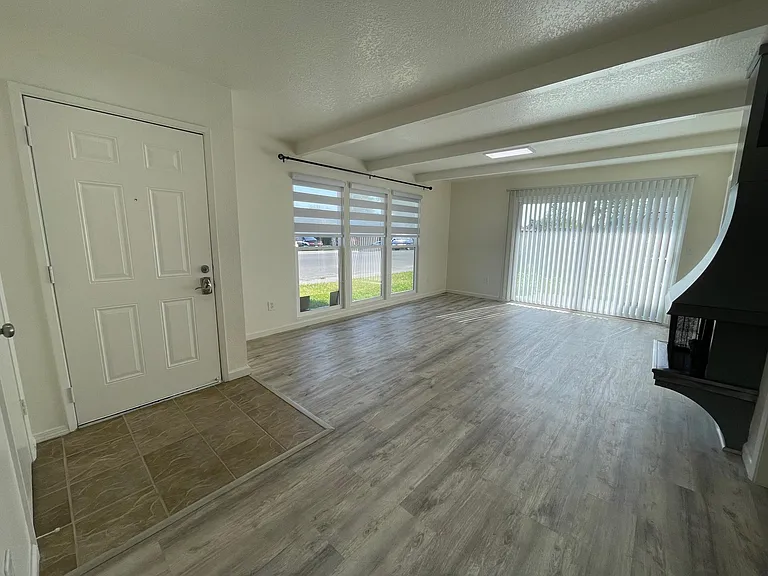 1362 E Oak Ave — Photo 3