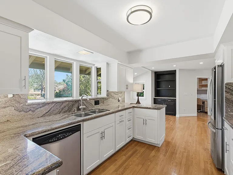 13565 Wendy Ln — Photo 9
