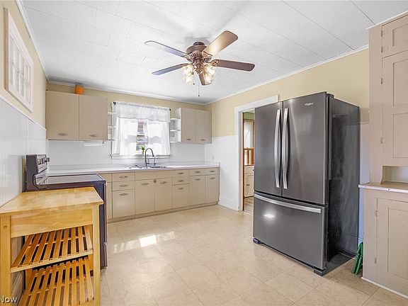 5th image of 9338 Linden Rd NW
