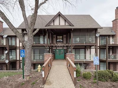 1436 Heritage Lndg APT 304, Saint Charles, MO, 63303