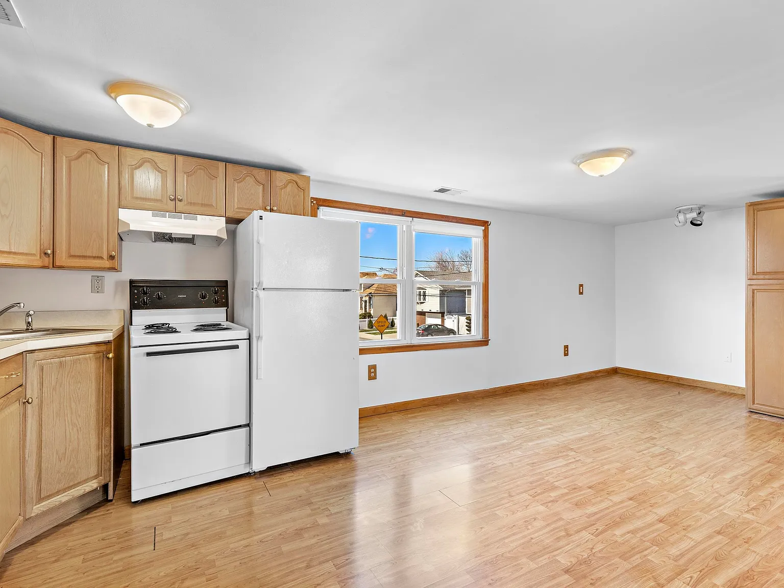 2 bed, 1.0 bath, 800 sqft, $2,600 — Photo 1