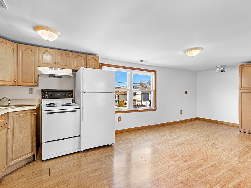 1st image of 810 2nd St Floor 2