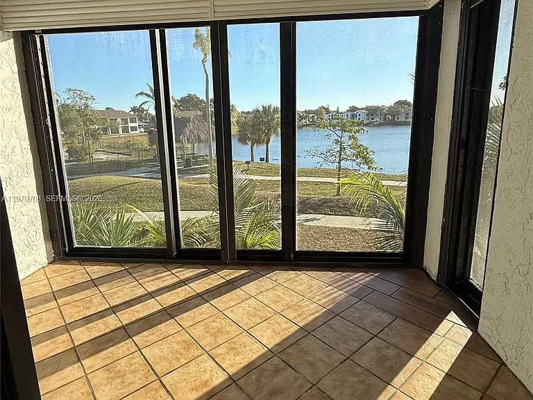 201 Lake Pointe Dr #202 — Photo 5