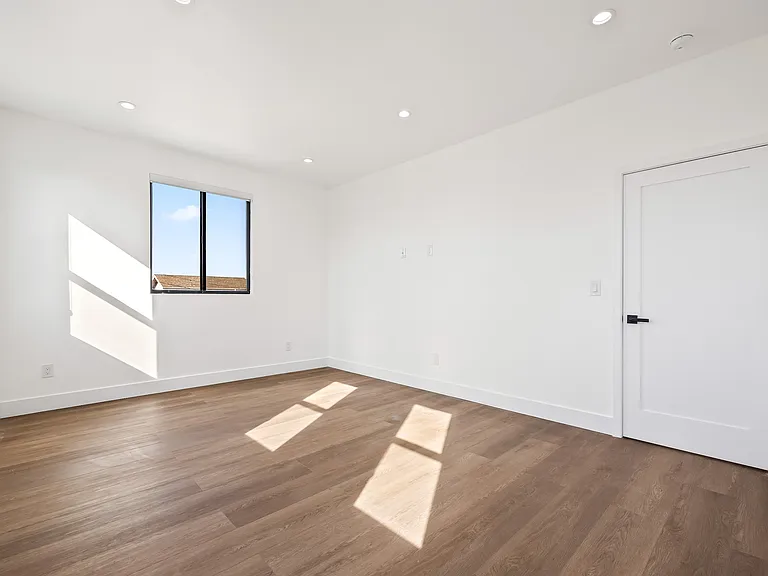 212 W 64th St #D — Photo 42
