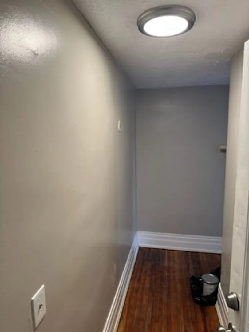 1 bed, 1.0 bath — Photo 4