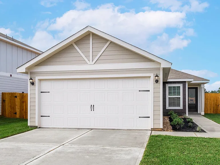 15871 Berry Hill Dr — Photo 1