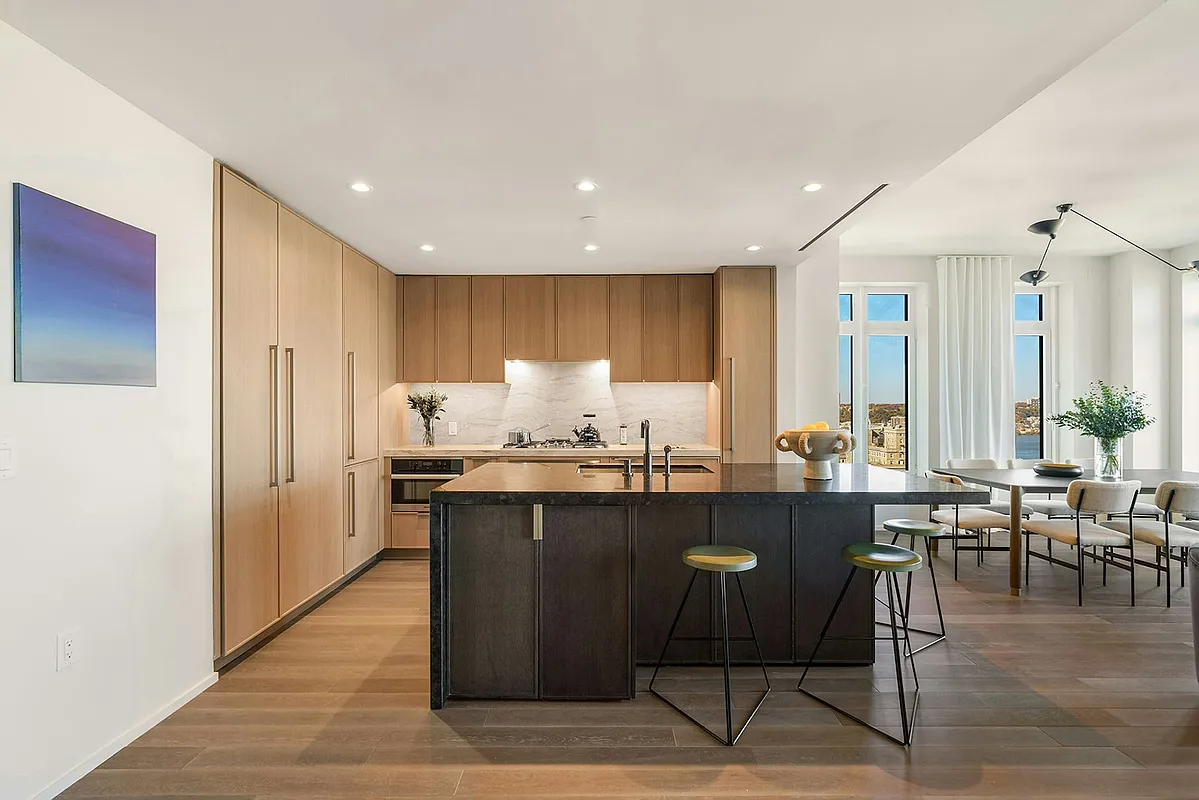 543 West 122nd St Unit 17A  