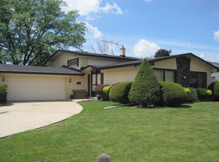 18400 Locust St, Lansing, IL 60438