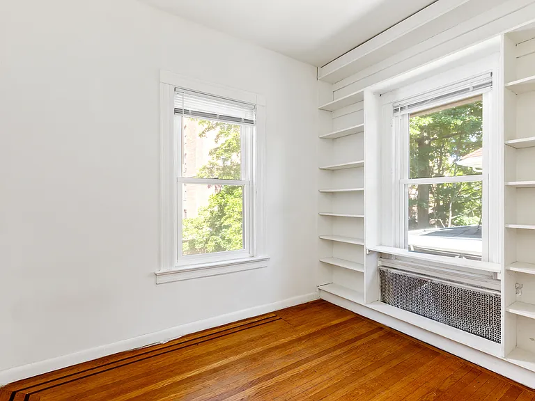 768 E 21st St #1 — Photo 10