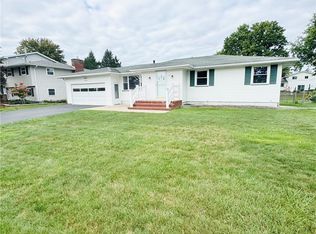 17 Sands Rd, Rochester, NY 14624