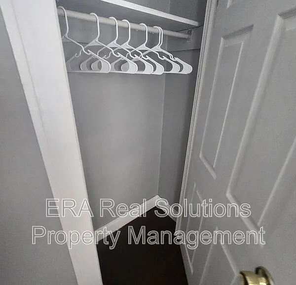 54 N Ogden Ave — Photo 23