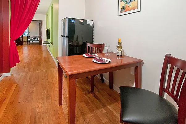 Rented by Manhattan Apartment Organization | media 39