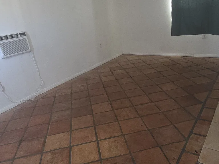 Room for rent in a three bedroom house