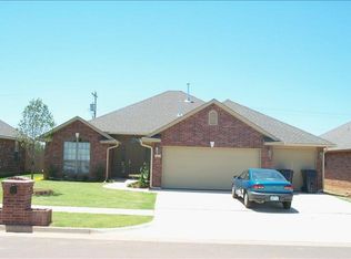 2708 SE 97th St, Moore, OK 73160