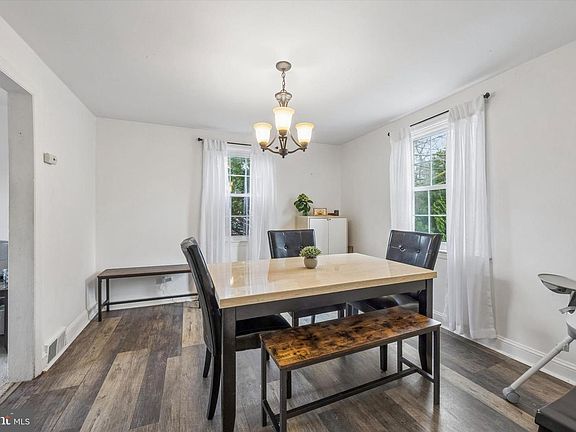 5th image of 354 E Springfield Rd