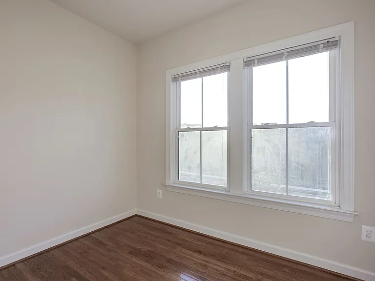 122 Parkview Ave — Photo 18