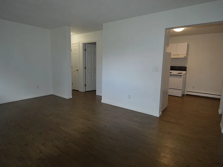 Evergreen Apartments — Photo 3