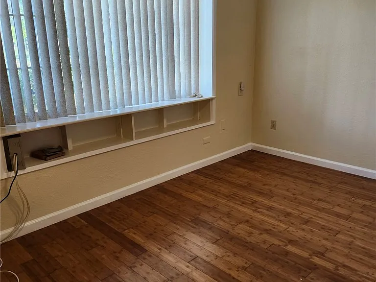 628 W Floral Dr — Photo 7