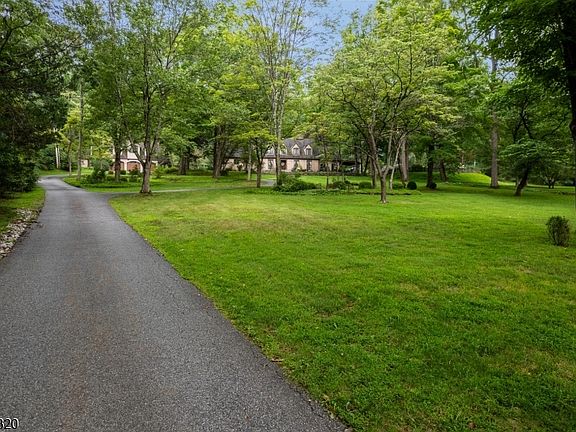 4th image of 85 Old Turnpike Rd