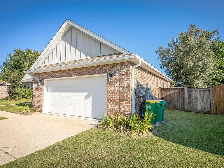 1013 Silverbell Cv — Photo 72