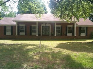 513 N 3rd St, Ozark, AR 72949