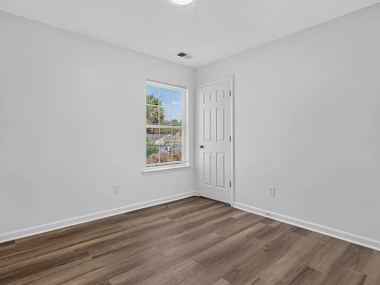 20 Kimpton Dr — Photo 24