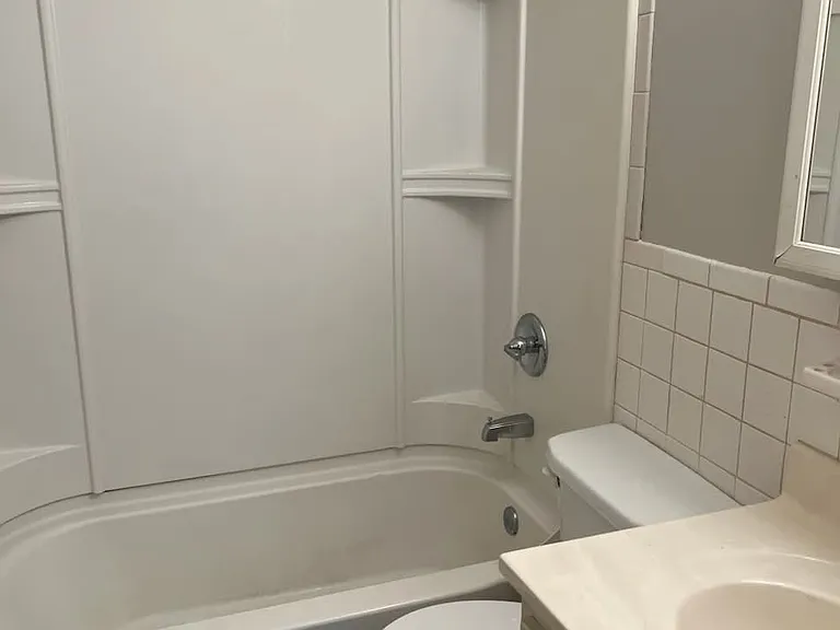 904 Valley View Dr #904A — Photo 3