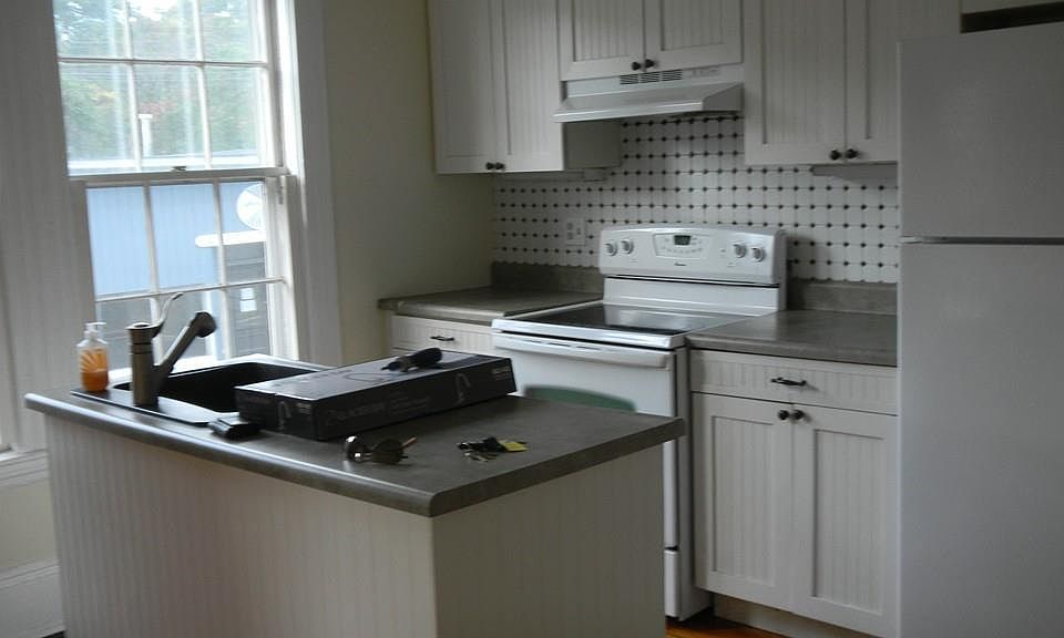 2nd image of 150 Pleasant St #1