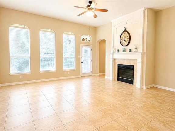 3rd image of 1811 Liberty Oaks Blvd