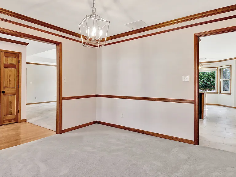 401 Tenterden Curv — Photo 33
