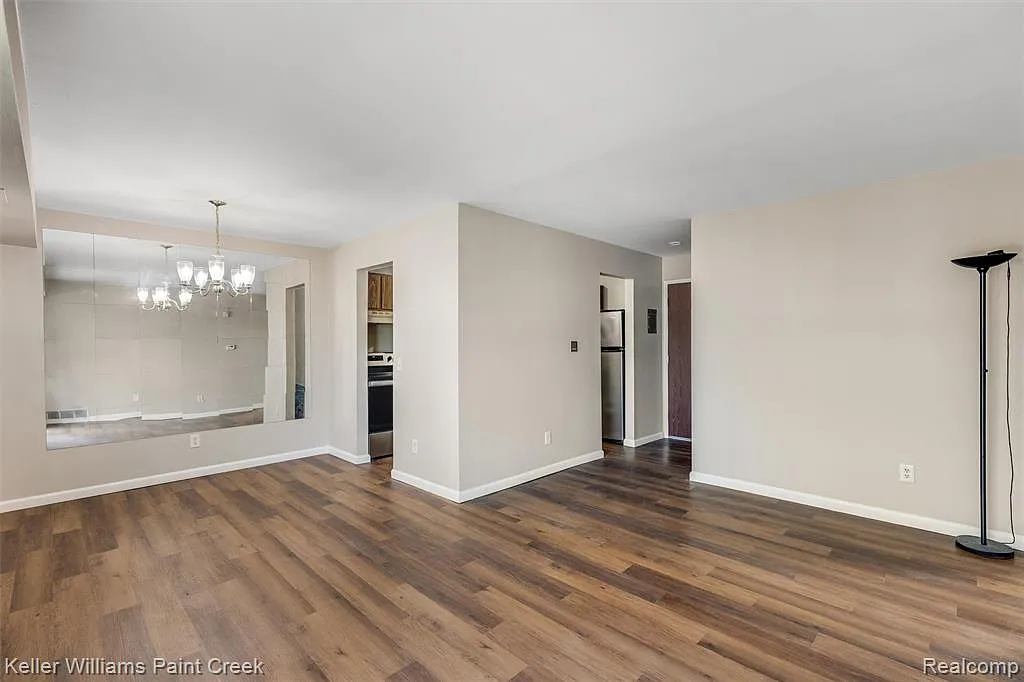 1 bed, 1.0 bath, 691 sqft, $1,100 — Photo 3