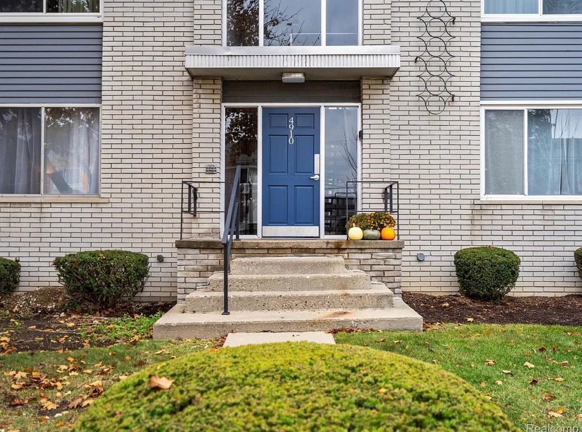 Building Photo - 4910 Briarwood Ave #A1