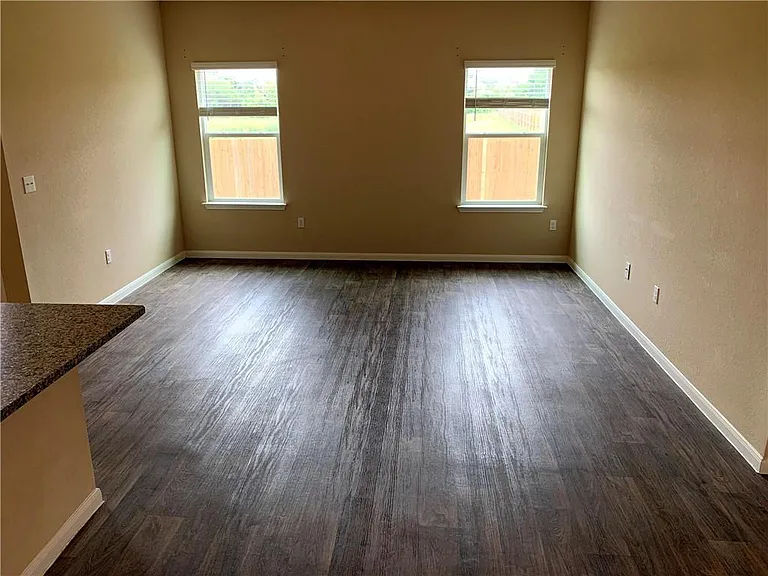 160 Cherry Blossom Dr — Photo 4