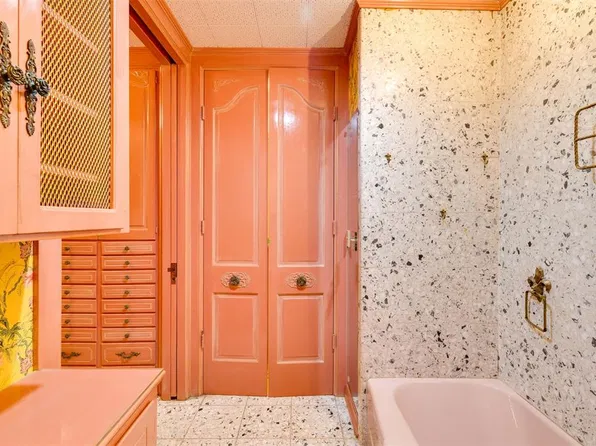 7104 Brentwood Rd, Nichols Hills, OK 73116