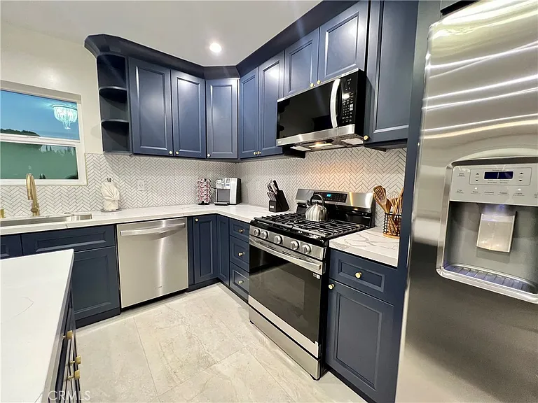 23443 Balmoral Ln — Photo 24