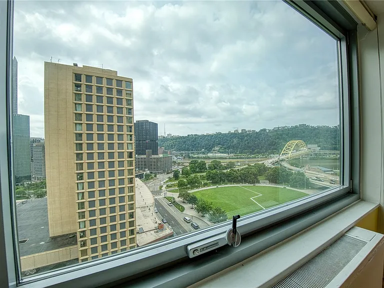 320 Fort Duquesne Blvd #16B — Photo 30