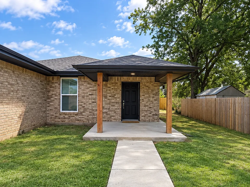 810 W Illinois Ave