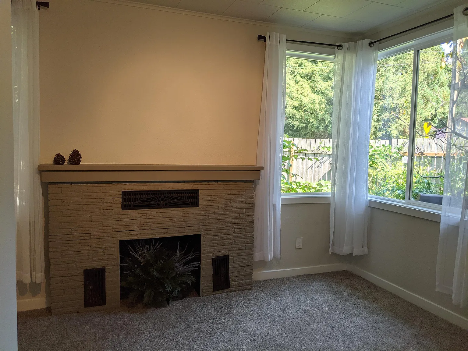 8285 Meadowbrook Way SE - Duplex - 2 — Photo 3