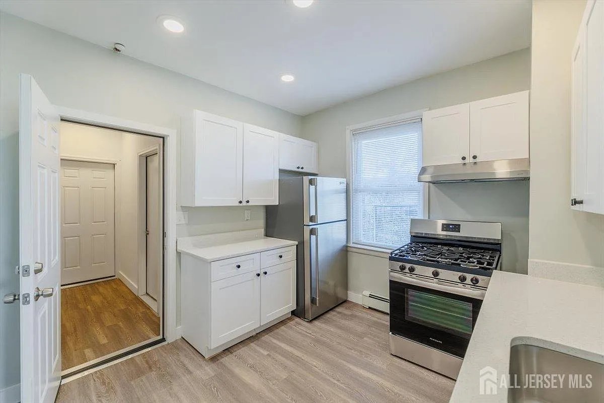 Building Photo - 382 Summit Ave #2A
