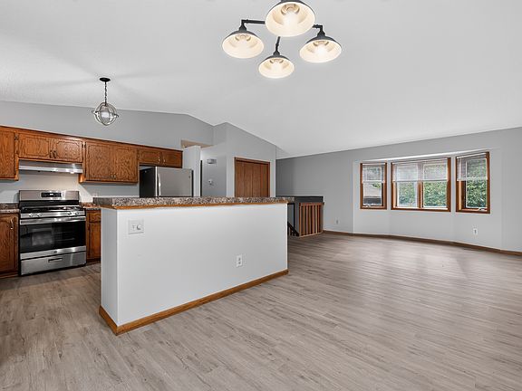 5th image of 17613 S Shore Ln W