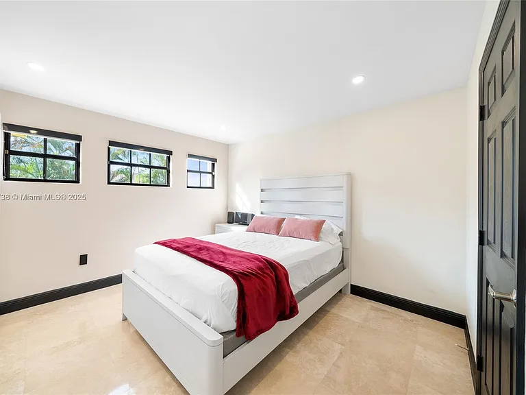 5424 SW 154th Pl — Photo 31