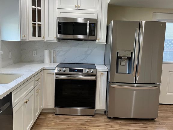 2nd image of 850 3rd Ave #B