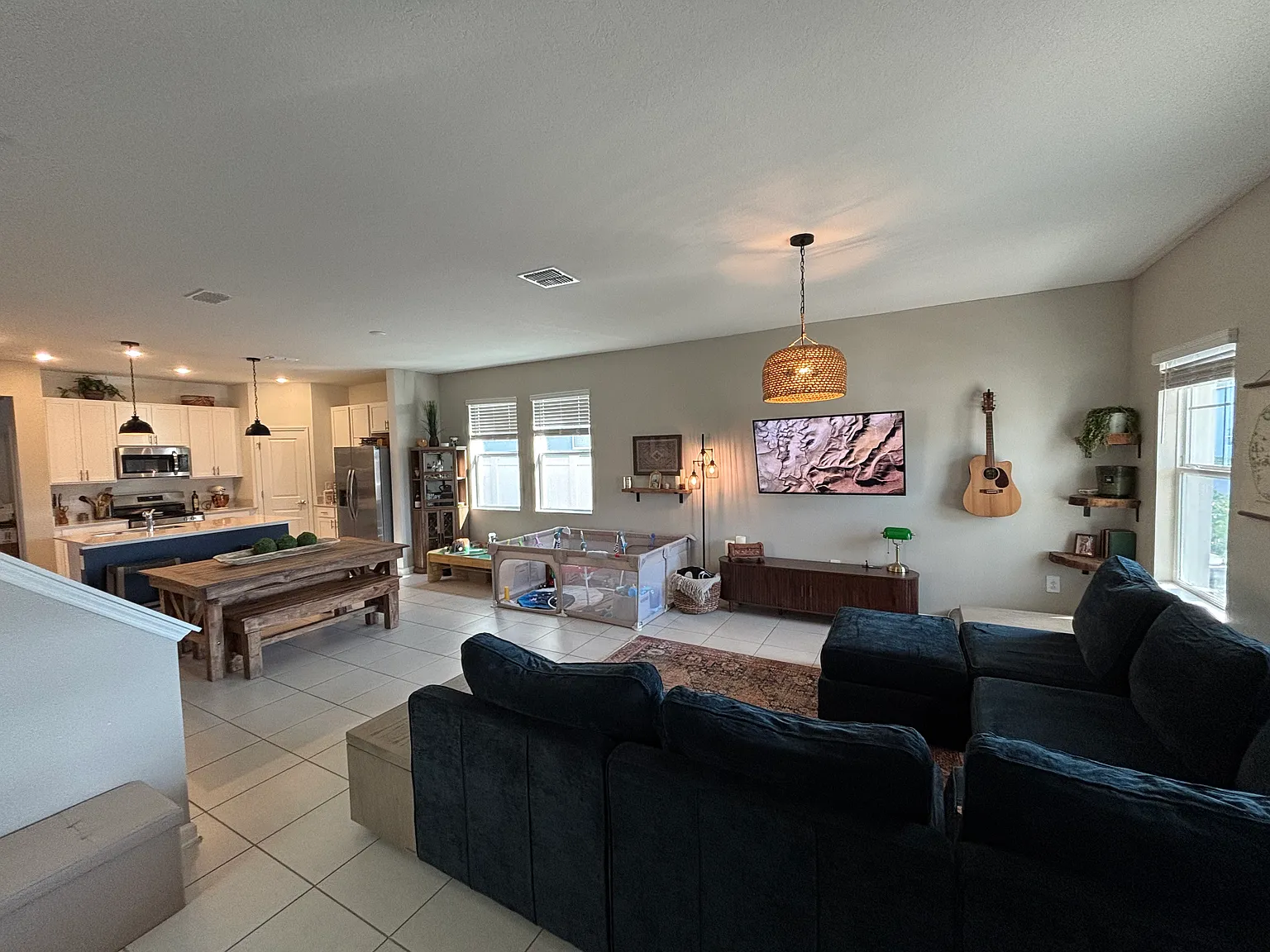 4 bed, 2023 sqft, $2,650 — Photo 2