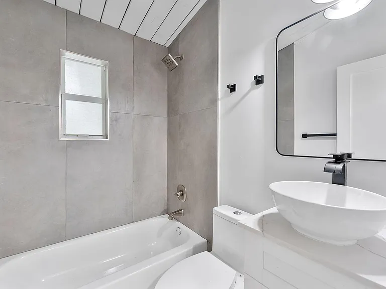 474 Enfield St — Photo 11