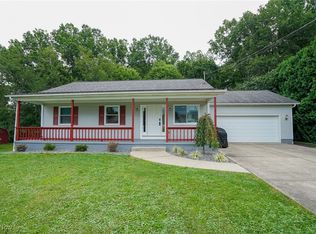 395 Eastwood Dr, Hubbard, OH