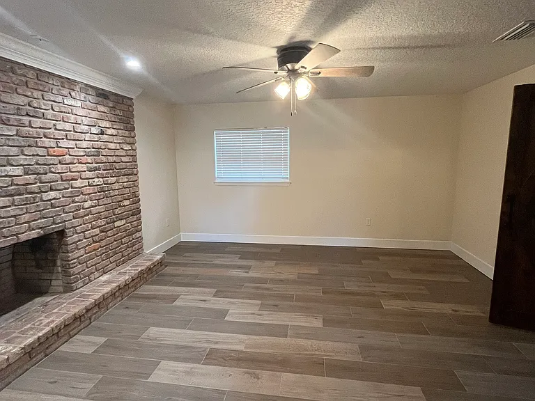 102 Driftwood Ln — Photo 11