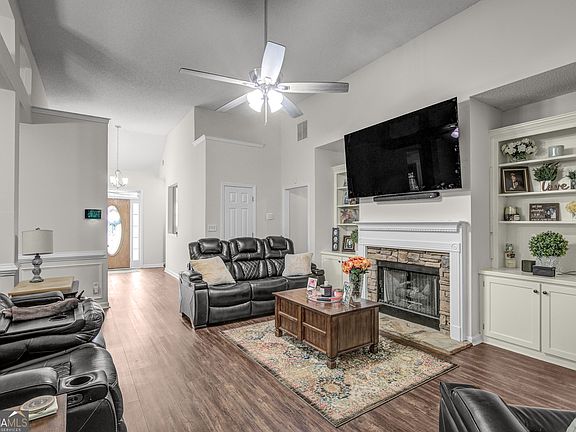 3rd image of 310 Rock Hill Dr