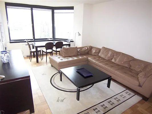Rented by Luxury Habitat | media 102