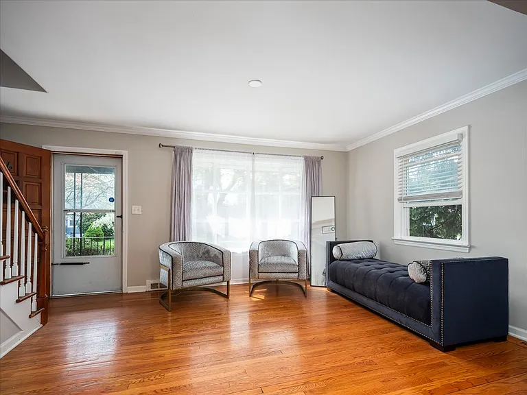 16 W Maltbie Ave — Photo 7