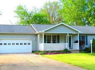 512 Walnut St, Conneaut, OH 44030